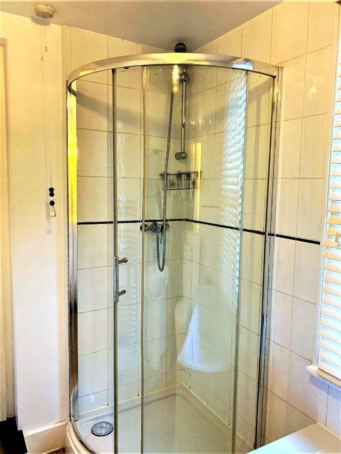 Riverside Channel5 "Holidays Homes In The Sun" Featured Central Canterbury Cottage With Free Parking ภายนอก รูปภาพ
