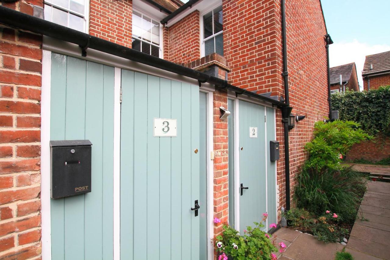 Riverside Channel5 "Holidays Homes In The Sun" Featured Central Canterbury Cottage With Free Parking ภายนอก รูปภาพ